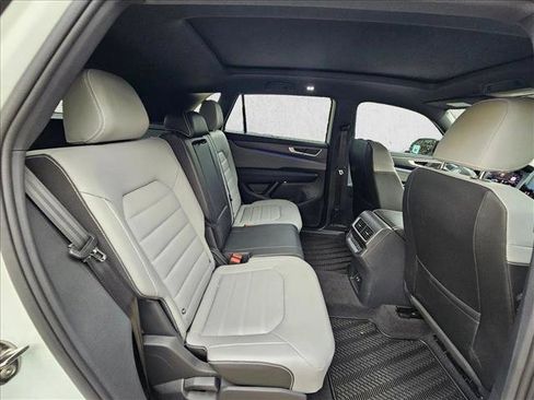 Used 2025 Volkswagen Atlas Cross Sport SEL R-Line image 15