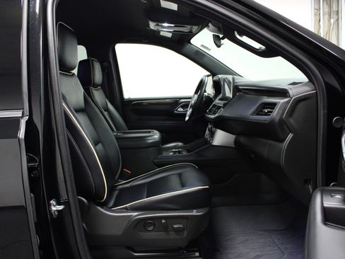 Used 2024 GMC Yukon XL SLE image 17