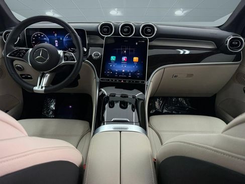 Used 2025 Mercedes-Benz GLC 350e 4MATIC image 12