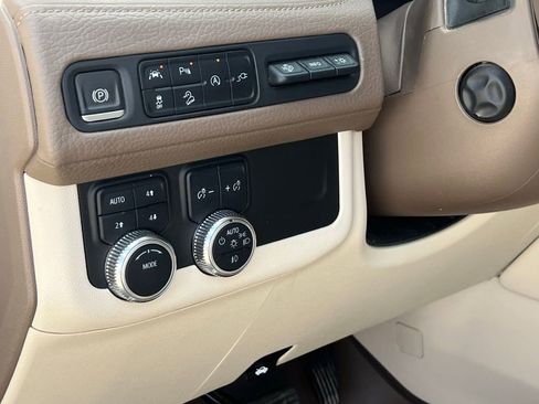 Used 2021 GMC Yukon Denali AWD/4WD image 30