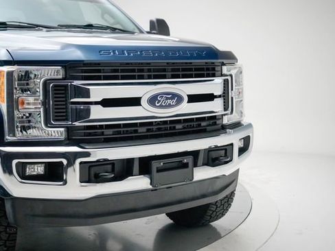Used 2017 Ford F250 XLT w/ XLT Value Package AWD/4WD image 9