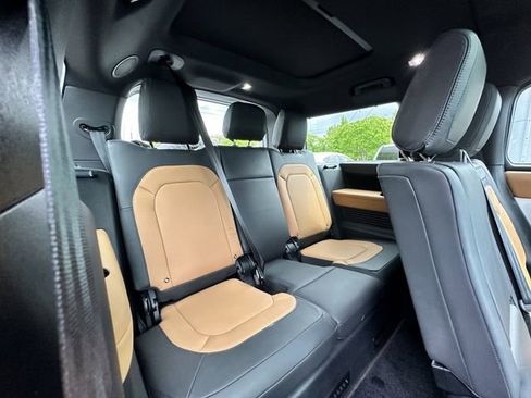 Used 2024 Land Rover Defender 130 X-Dynamic SE AWD/4WD image 39