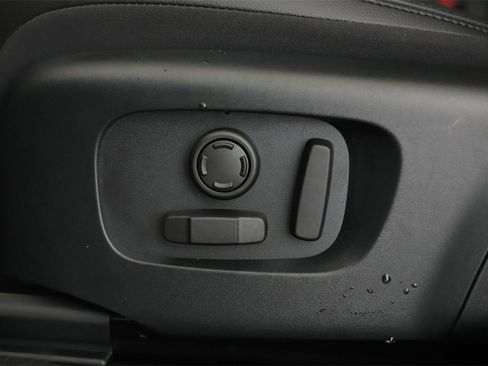 New 2024 Land Rover Range Rover Evoque Dynamic SE image 18