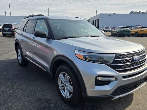 Used 2023 Ford Explorer XLT w/ Equipment Group 202A AWD/4WD image 8