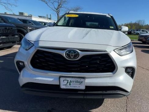 Used 2023 Toyota Highlander XLE AWD/4WD image 7