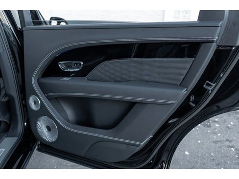 Used 2024 Bentley Bentayga Extended Wheelbase image 35