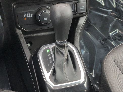 Used 2021 Jeep Renegade Latitude w/ Luxury Group II AWD/4WD image 27