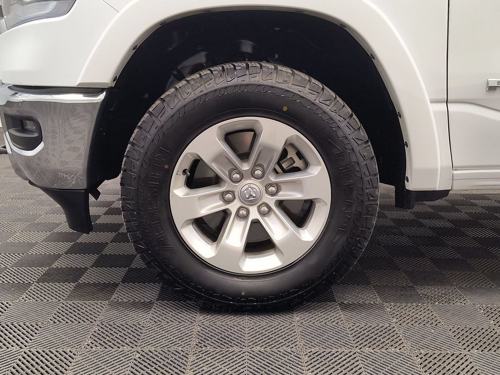 Used 2020 RAM 1500 Laramie w/ Off Road Group AWD/4WD image 11