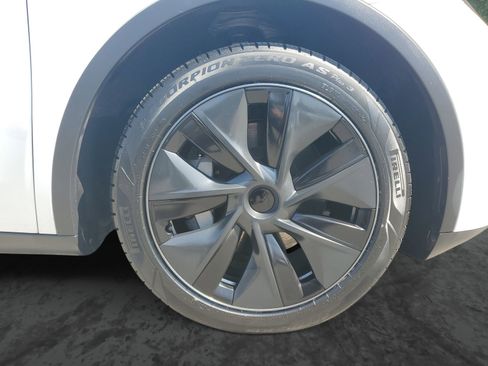 Used 2025 Tesla Model Y Long Range image 6