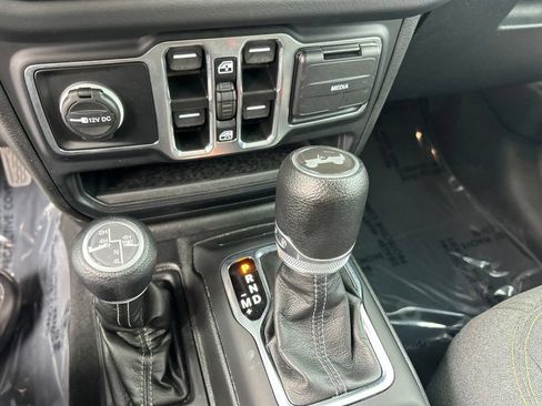 Used 2024 Jeep Wrangler Unlimited Sahara AWD/4WD image 14
