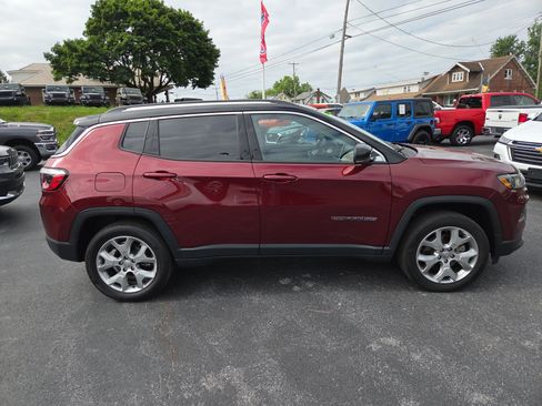 Certified 2022 Jeep Compass Limited AWD/4WD image 2