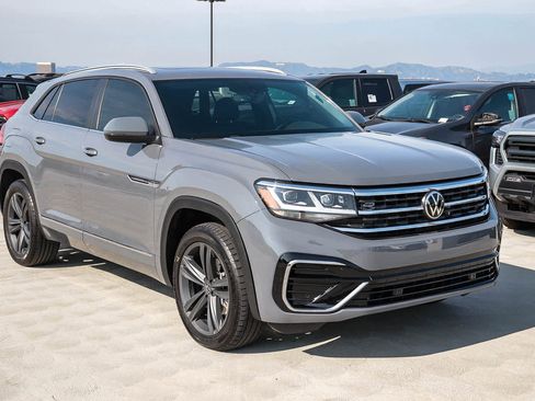 Used 2021 Volkswagen Atlas Cross Sport SE w/ Panoramic Sunroof Package image 3