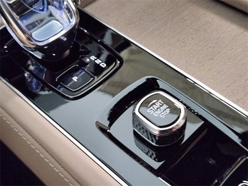 New 2026 Volvo XC90 B6 Plus w/ Protection Package Premier image 21