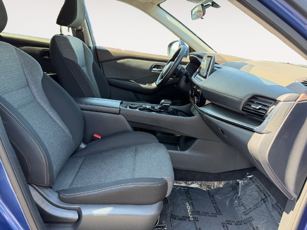 Used 2022 Nissan Rogue SV AWD/4WD image 24