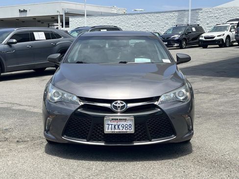 Used 2017 Toyota Camry XSE w/ Moonroof Package FWD image 4