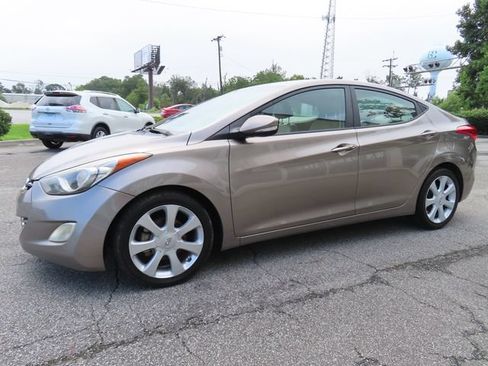 Used 2013 Hyundai Elantra Limited w/ Technology Pkg FWD image 12