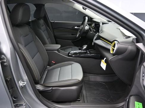 New 2026 Chevrolet Trax LT w/ Driver Confidence Package FWD image 35