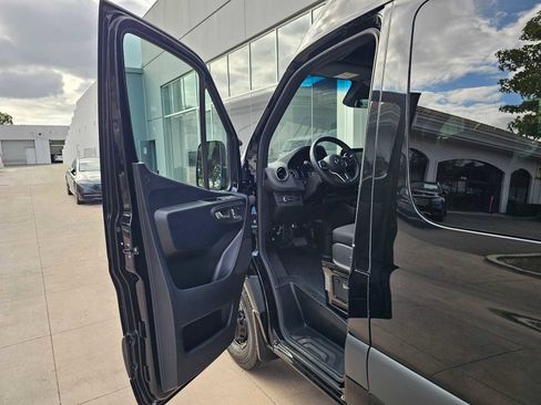 Used 2024 Mercedes-Benz Sprinter 4500 image 21