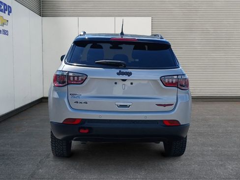 Used 2025 Jeep Compass Trailhawk AWD/4WD image 4