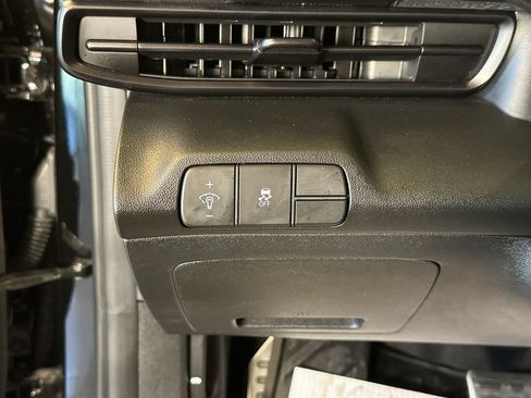 Used 2025 Hyundai Elantra Sport FWD image 18