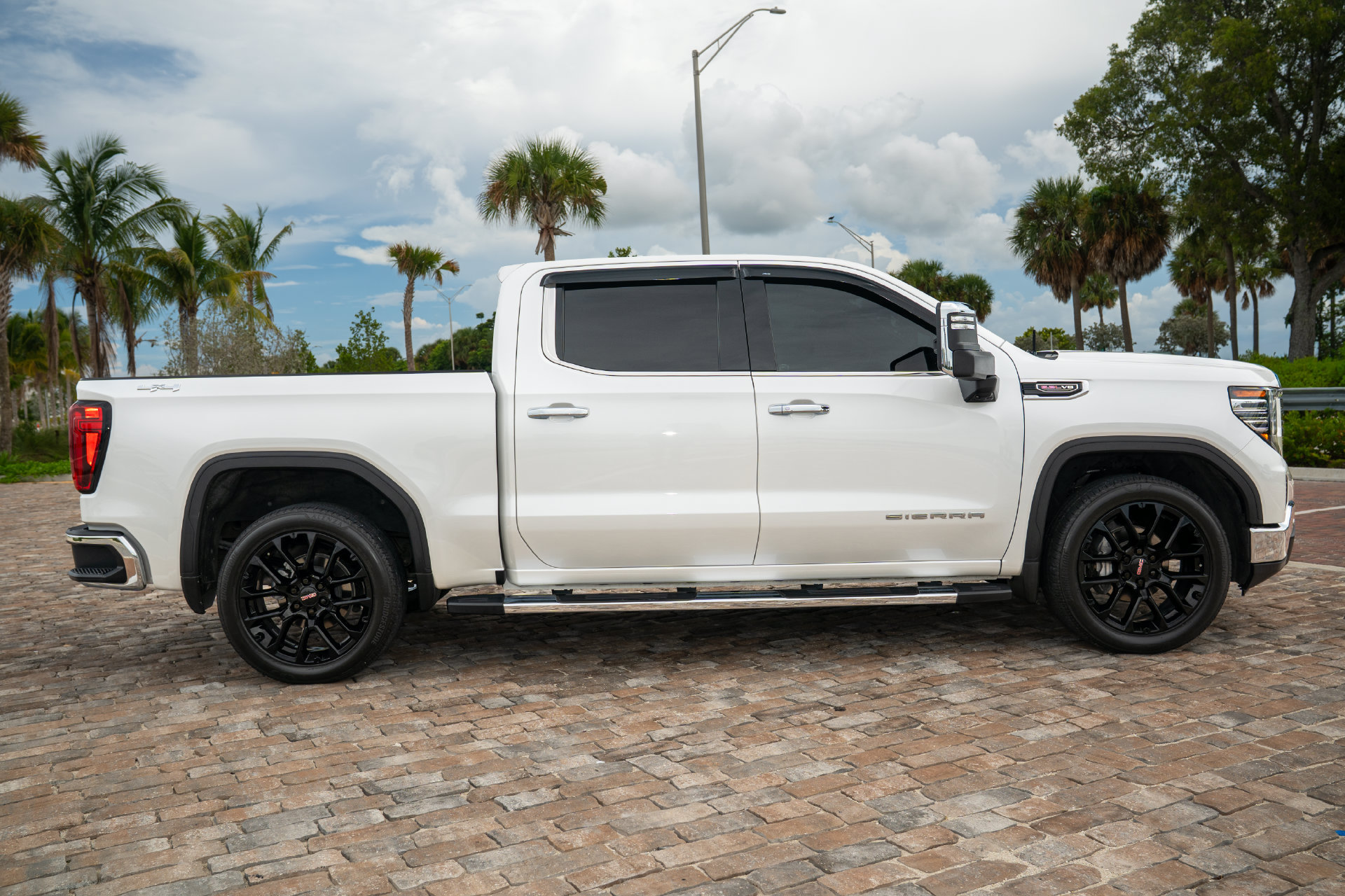 Used 2025 GMC Sierra 1500 SLT w/ SLT Premium Plus Package AWD/4WD image 6