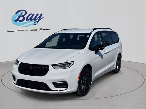 New 2026 Chrysler Pacifica Select w/ S Appearance Package image 1