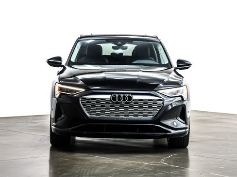 Used 2024 Audi Q8 e-tron Premium Plus image 4