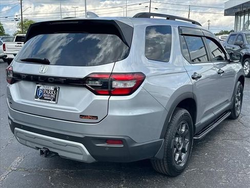 Used 2023 Honda Pilot TrailSport image 11
