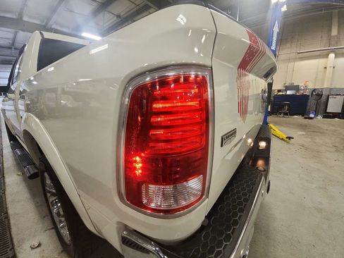 Used 2017 RAM 1500 Laramie w/ Convenience Group AWD/4WD image 30