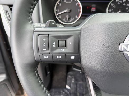 Used 2025 Nissan Rogue SV image 23