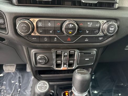 New 2026 Jeep Gladiator Sport AWD/4WD image 18