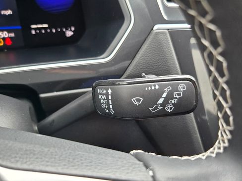 Used 2023 Volkswagen Tiguan SE image 23