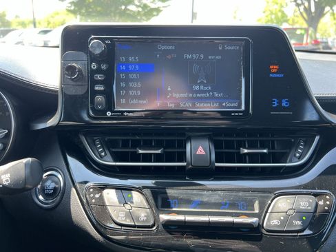 Used 2018 Toyota C-HR XLE FWD image 17