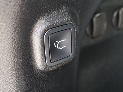 Used 2020 Jeep Cherokee Limited FWD image 23