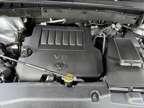 Used 2014 Toyota Highlander Limited image 18