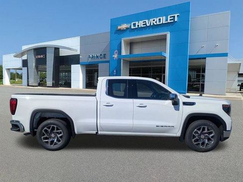 New 2026 GMC Sierra 1500 SLE w/ Max Trailering Package image 3