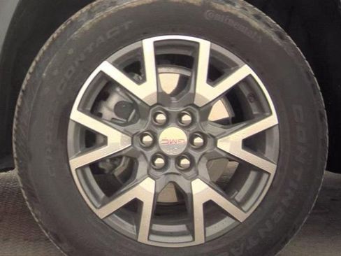 Used 2023 GMC Acadia SLE w/ Driver Convenience Package image 9