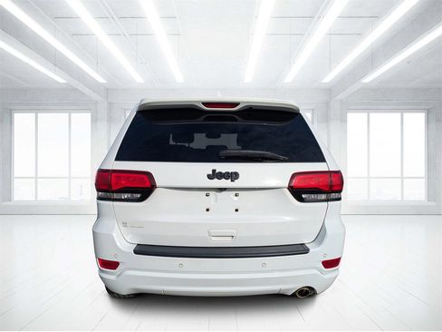 Used 2019 Jeep Grand Cherokee Altitude image 4