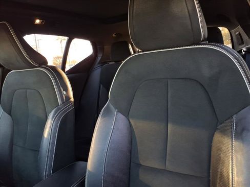 Used 2020 Volvo XC40 T5 R-Design w/ Protection Package image 15