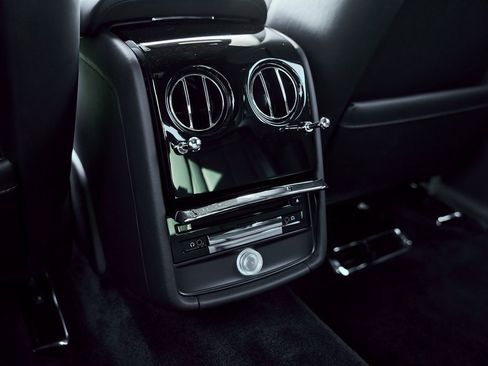 Used 2024 Rolls-Royce Phantom Sedan image 67