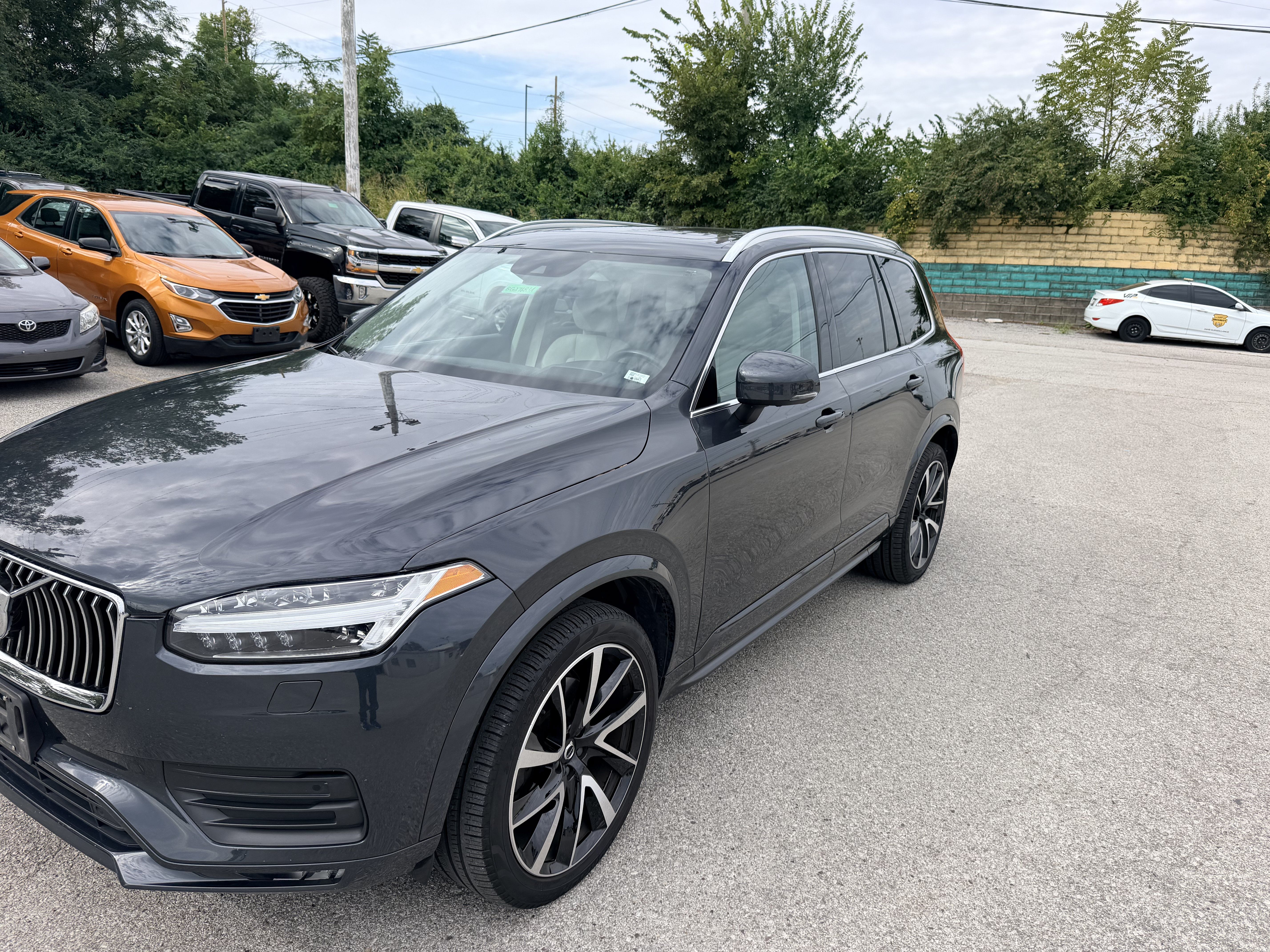 Used 2021 Volvo XC90 T6 Momentum w/ Advanced Package AWD/4WD image 2