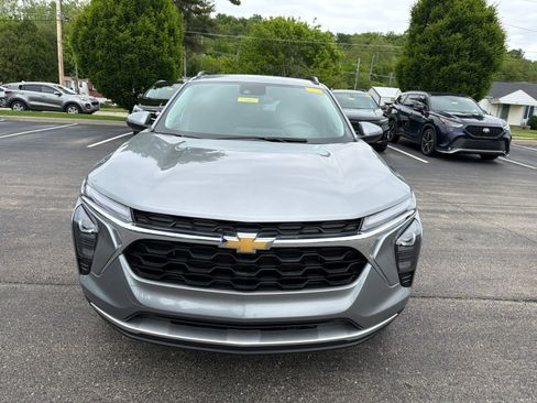 Used 2024 Chevrolet Trax LT w/ Driver Confidence Package FWD image 8