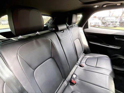 Used 2017 Jaguar F-PACE Premium image 20