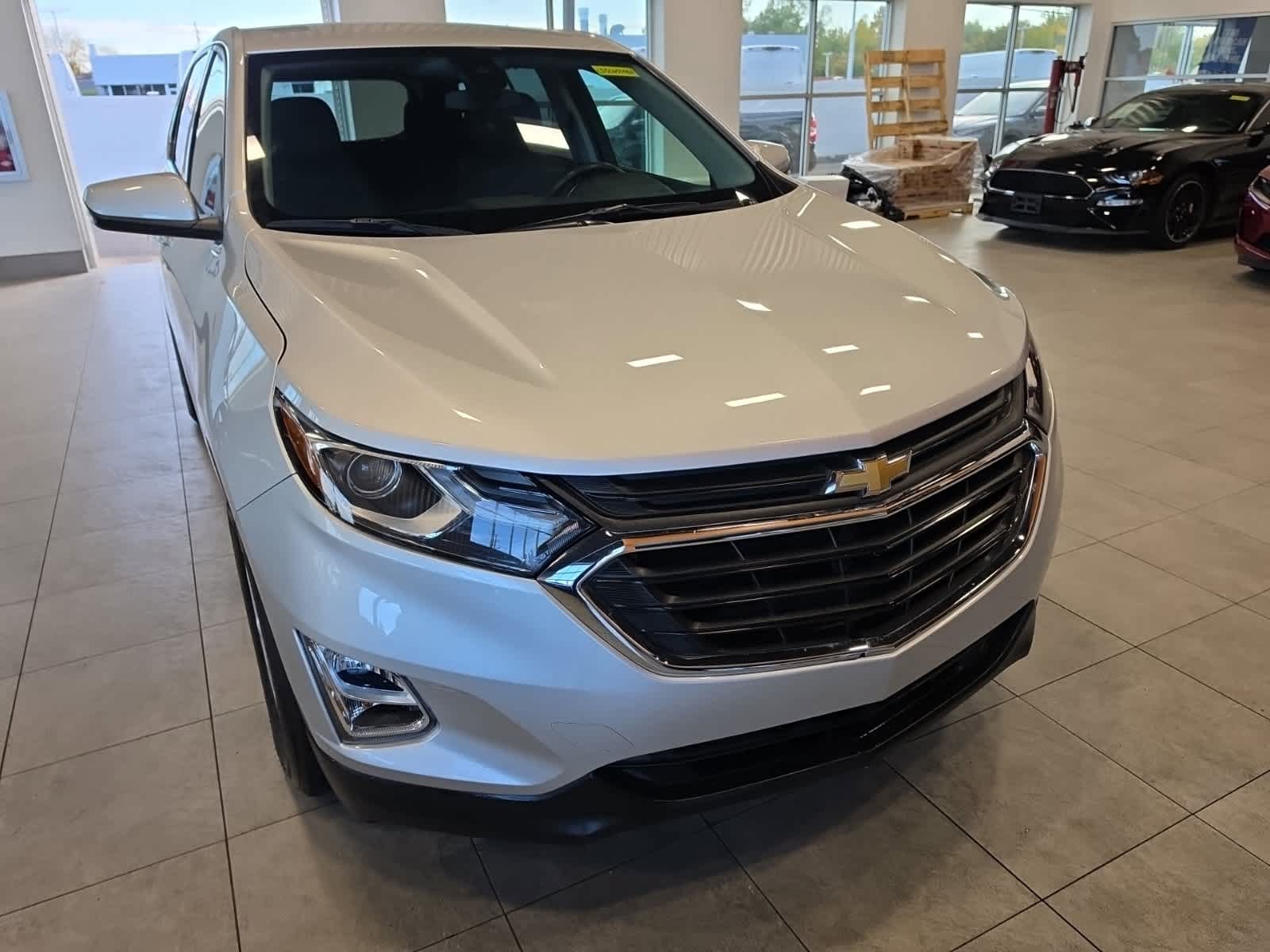 Used 2020 Chevrolet Equinox LT w/ Driver Convenience Package FWD image 9