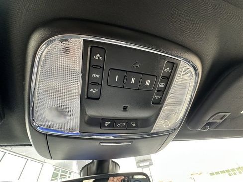 Used 2018 Jeep Grand Cherokee Limited image 23