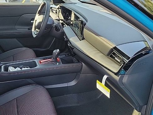 Used 2025 Nissan Kicks SR w/ SR Premium Package AWD/4WD image 23
