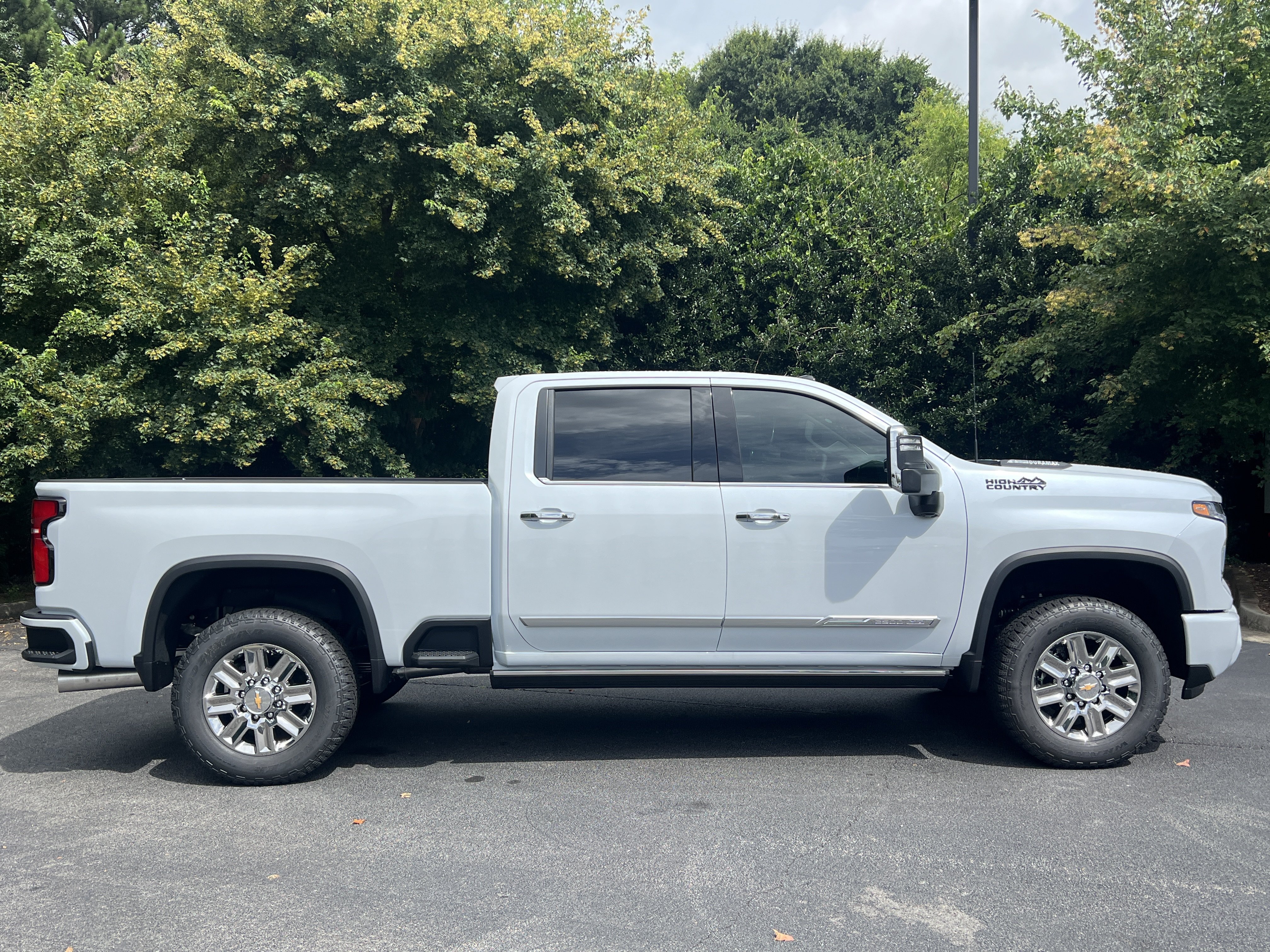 New 2026 Chevrolet Silverado 2500 High Country w/ High Country Premium Package AWD/4WD image 10