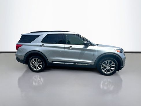 Used 2023 Ford Explorer XLT w/ Equipment Group 202A AWD/4WD image 8