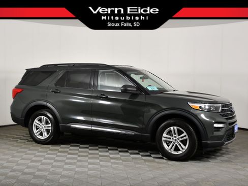 Used 2024 Ford Explorer XLT w/ Equipment Group 202A AWD/4WD image 1