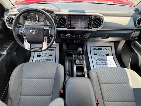 Used 2022 Toyota Tacoma SR5 AWD/4WD image 13